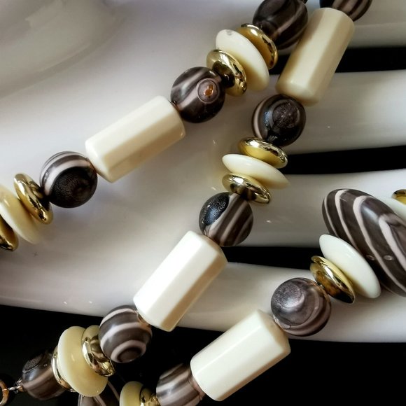 3 for $15/Vintage 1980's plastic beaded & disk necklace - Picture 4 of 4